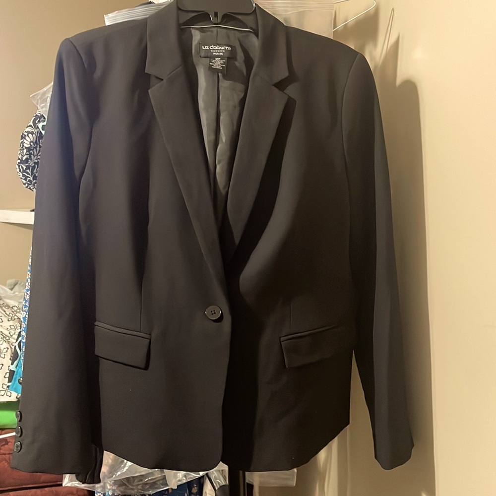 Liz Claiborne NWOT black 14 petite, one button jacket